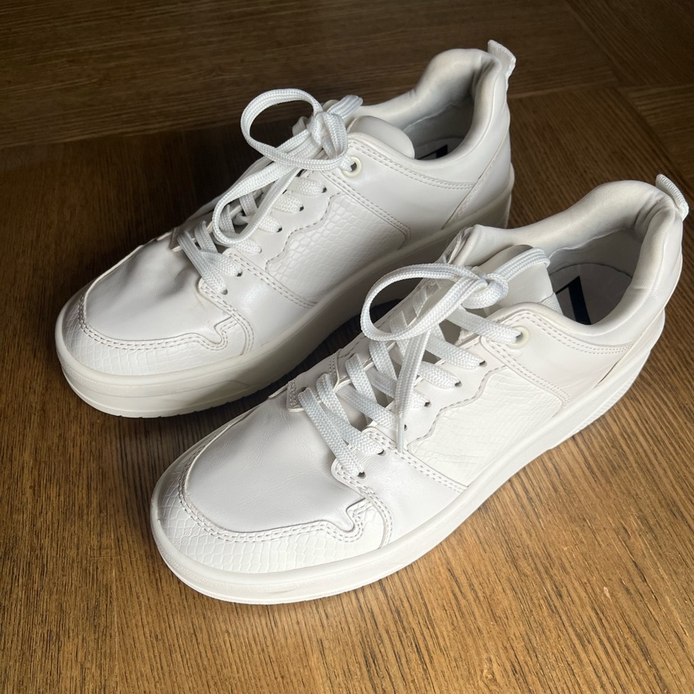 Zara Womens Shoe Size 7.5